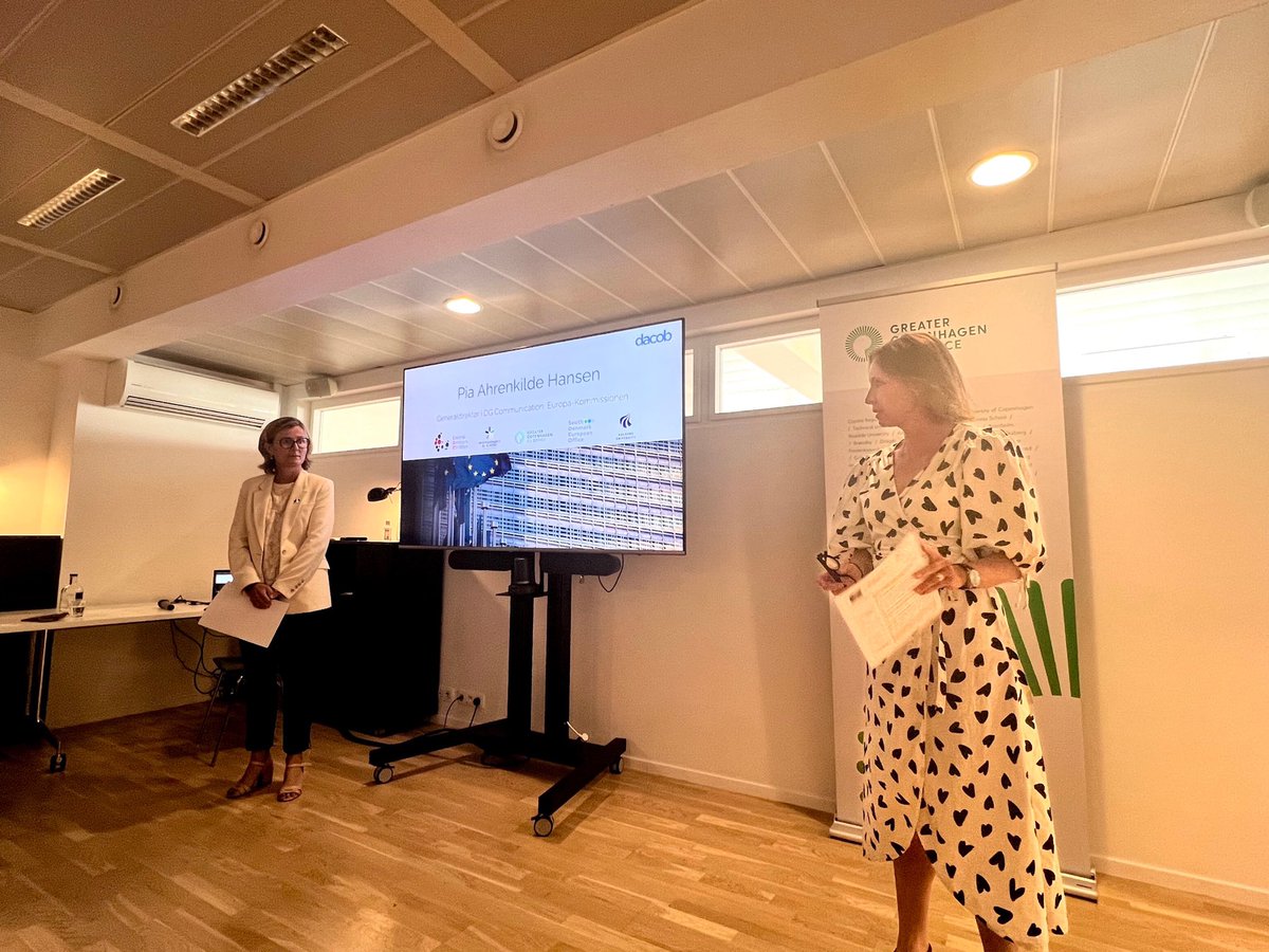 birwed's tweet photo. Årsmøde i #dacob og debat med @PiaAhrenkilde om EUs betydning for udvikling i regioner, kommuner og universiteter. Fagligt engagement og festligt gensyn i et varmt Bruxelles @GCPHEU  @CentralDenmark #norddanmarkeu @SouthDenmarkEU @AAUBrussels @IdaLydom @EUDK_inno @EU_Commission https://t.co/kQAZvbqEX0