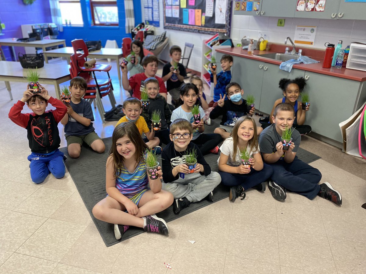 MsKristen19's tweet photo. The students went CRAZY over these “Grass Buddies” during our unit on plants! 
#Evergreenelementaryschool https://t.co/KfHlIsHSeG