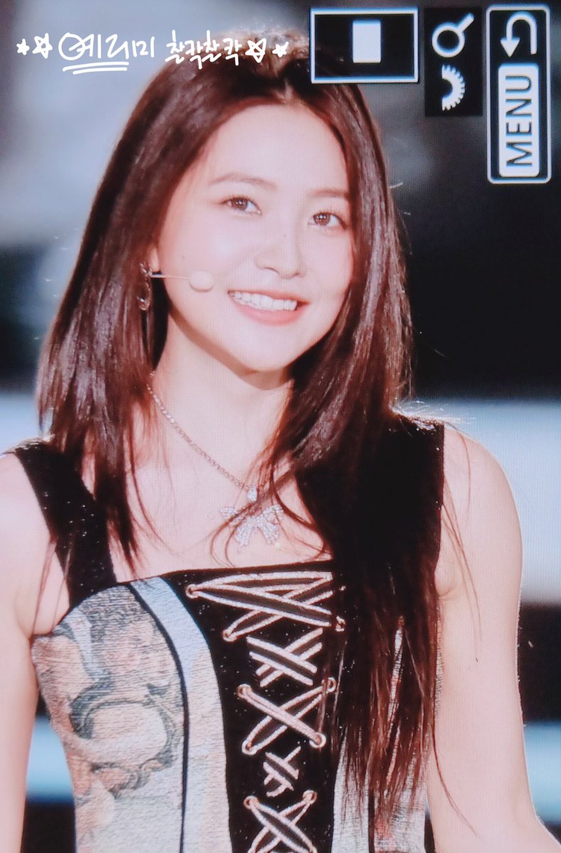 StarryFlare0305's tweet photo. 220618 Preview
#YERI #예리 #RedVelvet #레드벨벳 
씐나써 우리 갱얼쥐💜💜 https://t.co/lIhkoVGs9P