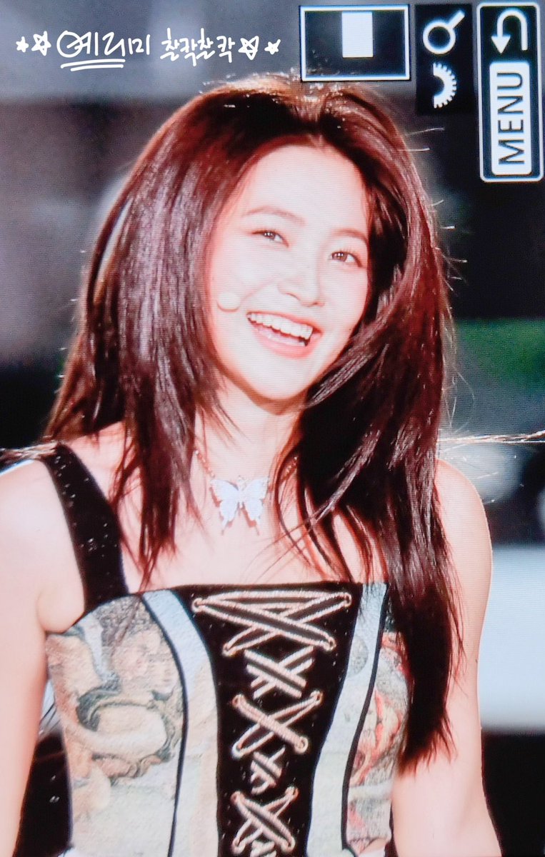 StarryFlare0305's tweet photo. 220618 Preview
#YERI #예리 #RedVelvet #레드벨벳 
씐나써 우리 갱얼쥐💜💜 https://t.co/lIhkoVGs9P