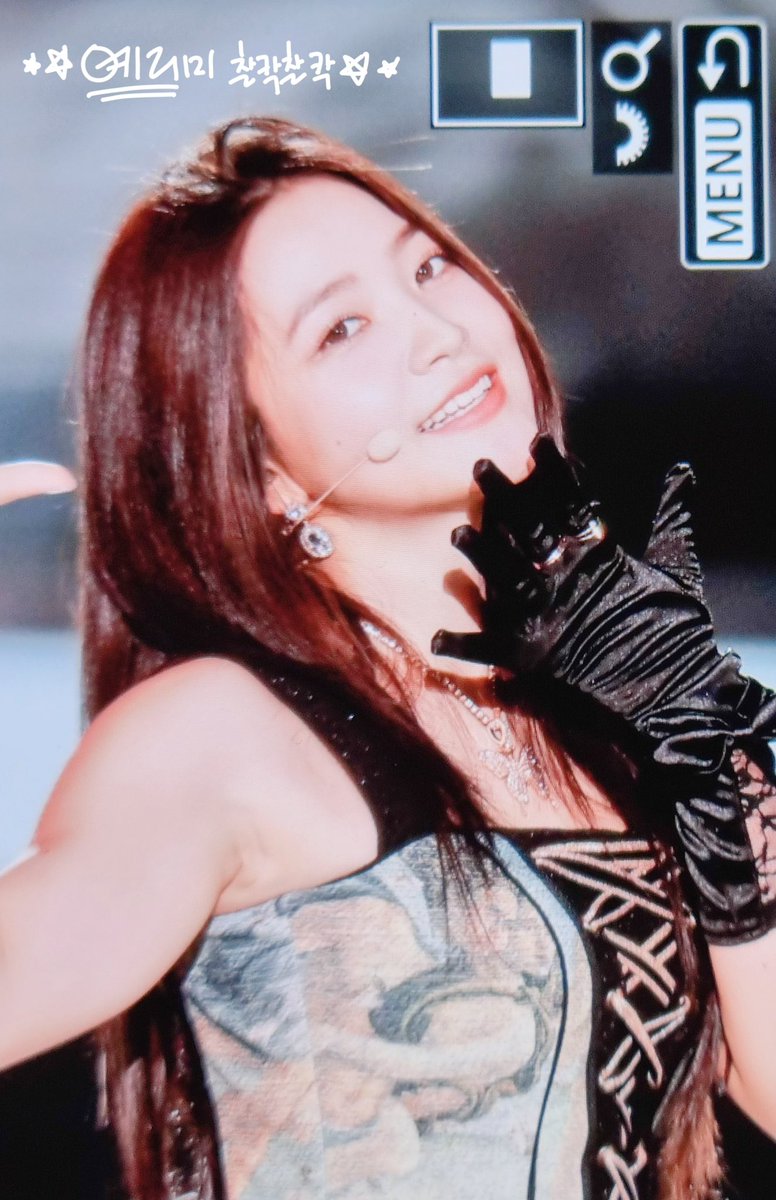 StarryFlare0305's tweet photo. 220618 Preview
#YERI #예리 #RedVelvet #레드벨벳 
씐나써 우리 갱얼쥐💜💜 https://t.co/lIhkoVGs9P