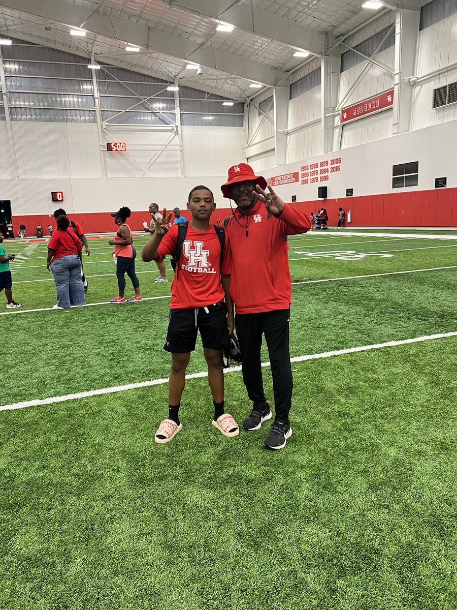 Had a great time at <a href="/UHCougarFB/">Houston Football</a> camp special thanks to <a href="/CoachJinks/">Mike Jinks</a> for all the tips #football #fypシ #uofh #houstontx