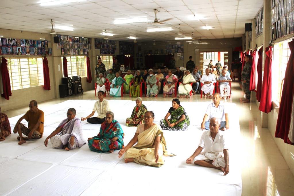 trishakticorps's tweet photo. “To care for those who once cared for us is one of the highest honours”

 #WeCare 

Commemorating #IDY22, #TrishaktiCorps organised yoga session &amp; health checkup for elders at “Apna Ghar” Old age home, #Bengdubi. Shared moments of health and happiness.

@adgpi 
@easterncomd https://t.co/274qqxBioc