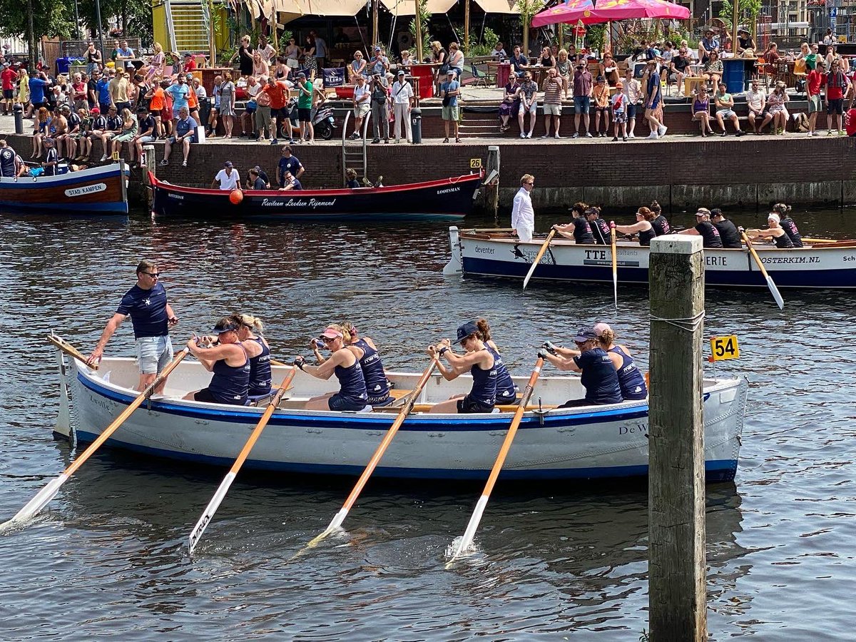 michieldhaan's tweet photo. Vandaag een fantastisch mooie dag beleefd @hofvlietvilla #volvozwolsegrachtenrace #sloeproeien #volvo #C40 #S60 #zwolle #watersport #genieten https://t.co/YxIauVYkdx