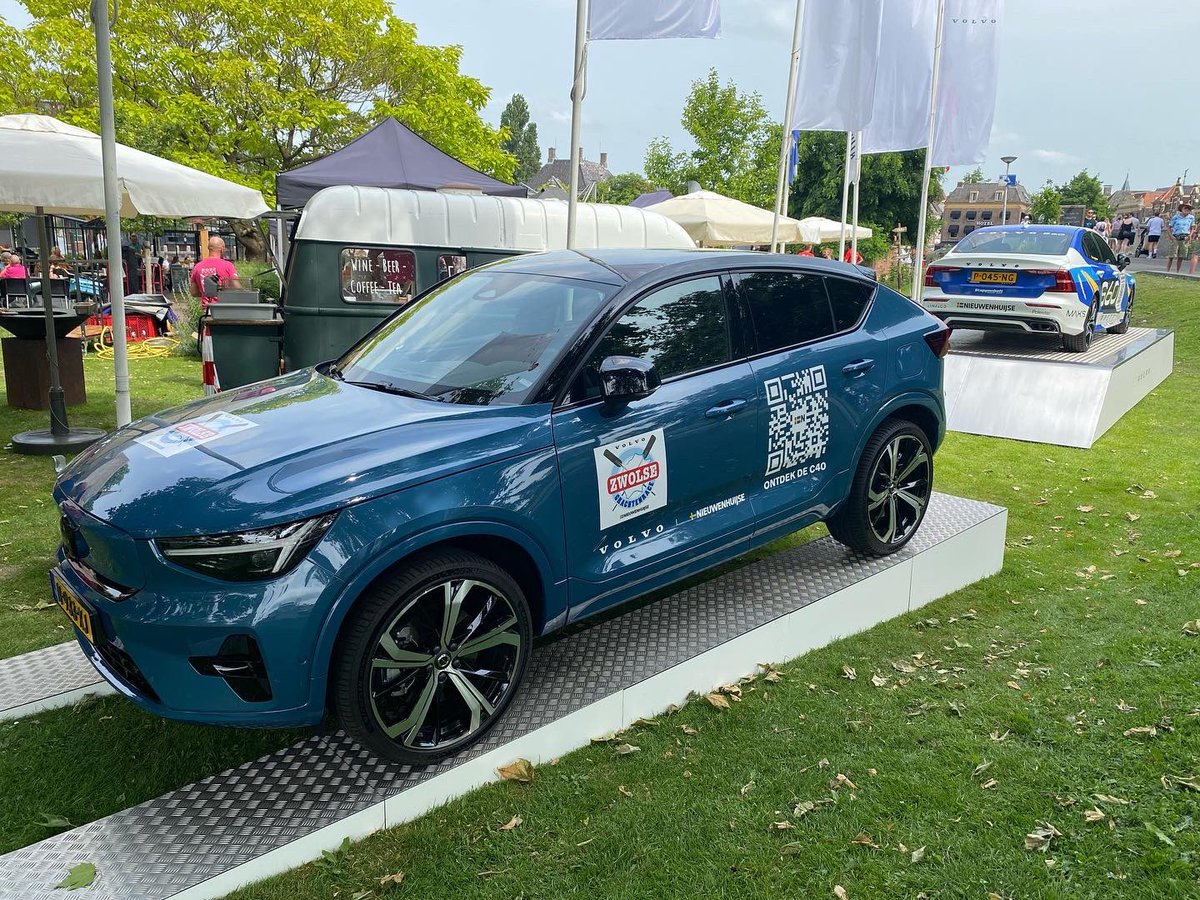 michieldhaan's tweet photo. Vandaag een fantastisch mooie dag beleefd @hofvlietvilla #volvozwolsegrachtenrace #sloeproeien #volvo #C40 #S60 #zwolle #watersport #genieten https://t.co/YxIauVYkdx