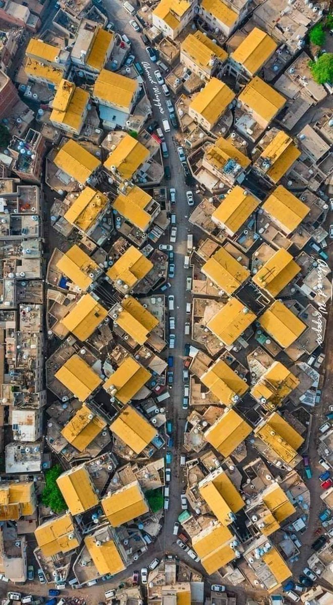 YEMEN_BT's tweet photo. مدينة القلوعة - محافظة عدن اليمنية ❤️🇾🇪
 مدينة تتسم بالطراز المعماري الانجليزي ، تأسست عام 1956م وخصصت كـ مساكن للعمال الصناعيين
وبُنيت فيها مرافق مدنية كالمحطات والاسواق وملعب لكرة القدم. 

مسمى "القلوعة" هي كلمة صومالية معناها الطريق الملتوي. https://t.co/qXdS7gocro