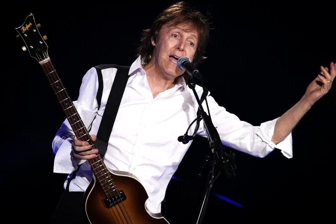 ImagenRetro's tweet photo. Un día como hoy pero de 1942, nació el legendario Paul McCartney, integrante de The Beatles y uno de los músicos más importantes de todos los tiempos.

¡Felices 80 años! #PaulMcCartney 🎂🥳 https://t.co/7DtSvF6TnG