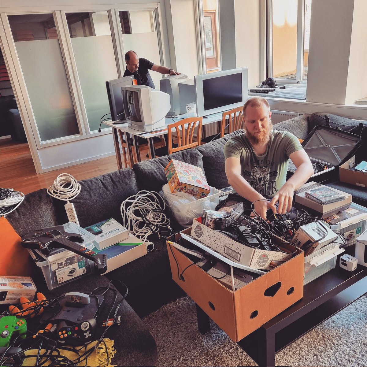 levelupswe's tweet photo. Mitt uppe i inveteringen i level up förådet. Hur spenderar ni eran lördag eftermiddag?

#LevelUpSwe2022 #spelliv #LevelUpSwe #Inventering #Gaming #retro https://t.co/4L2daERLRm