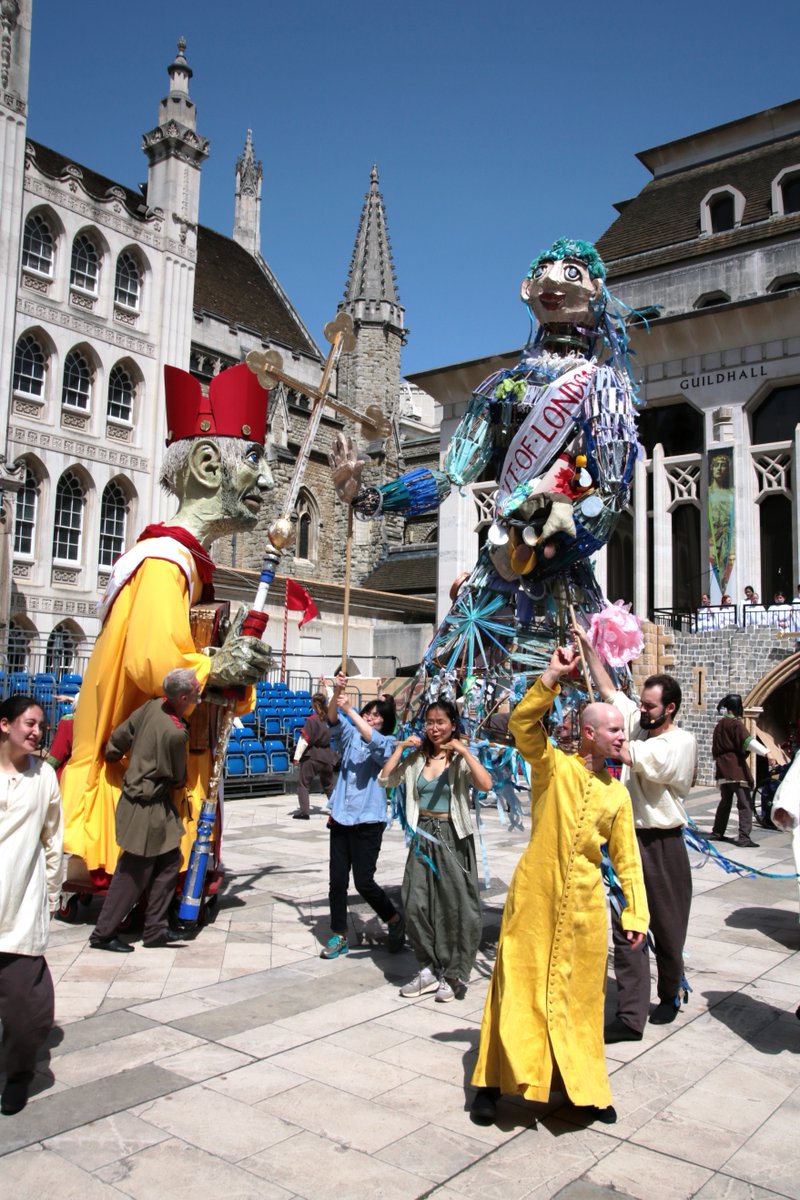 As we prepare for our final performance here is a farewell from our parade of Giants, Thomas Becket and  Spirit of London, River Goddess. It's been a wonderful 2 days thanks to everyone who came to see us and visit the Livery Crafts Fair in Guildhall Yard.