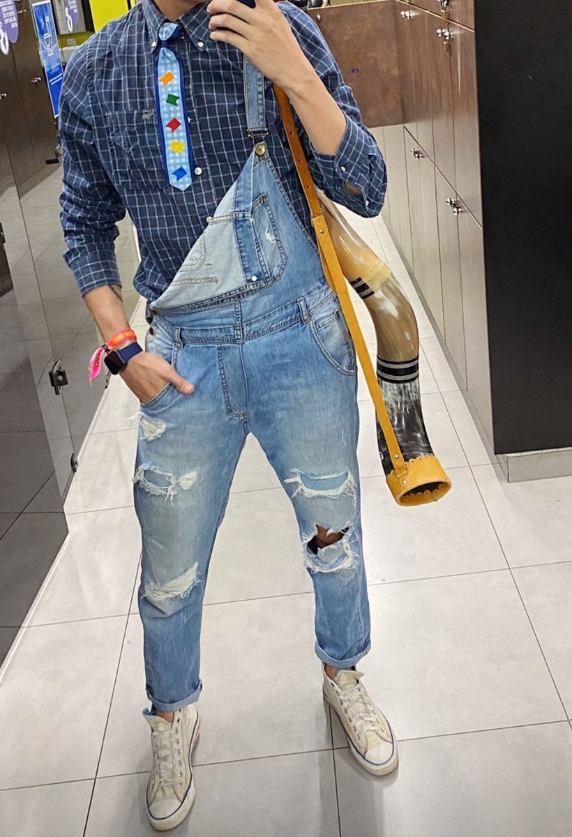 Ontem no <a href="/omaiorinter/">Zangão 🐝</a> barraram a entrada do meu berrante, e que era pra deixar guardado no contêiner que na saída me devolveriam, na hora de ir embora tinham entregado meu berrante pra outra pessoa e voltei pra casa sem nada. Peço POR FAVOR, se alguém tiver levado enganado +