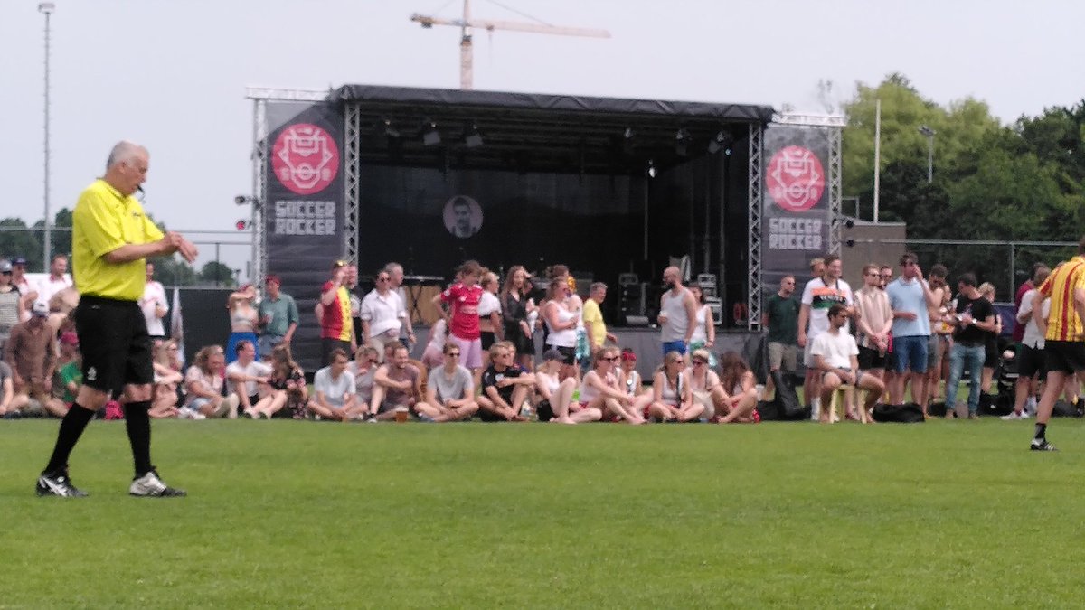 En de finale mannen onder leiding van <a href="/roelof_luinge/">Roelof Luinge</a> is begonnen! Stormduiven tegen Broeders ten Strijde. #soccerrocker #SR22
