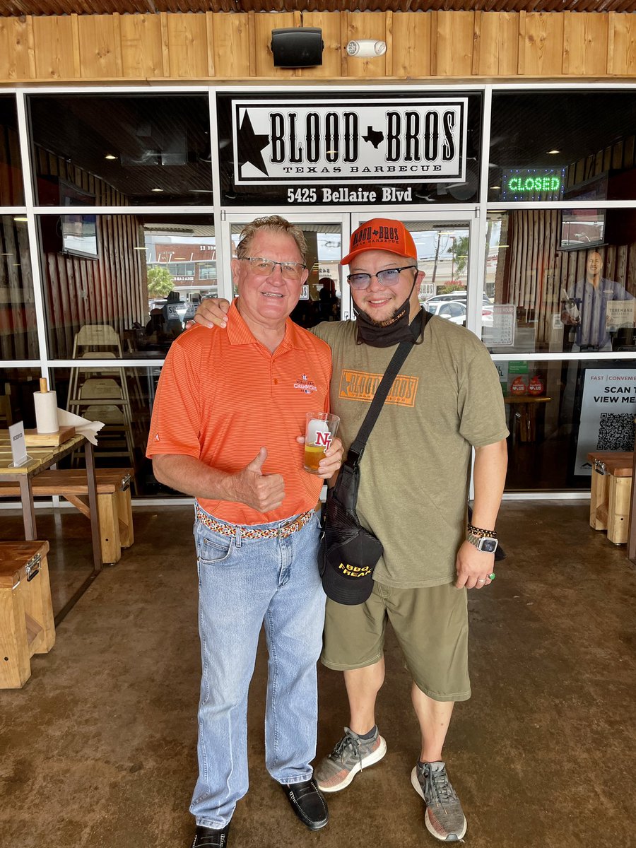 brettsbbqshop's tweet photo. Texas Monthly TM BBQ Meat Up event was awesome! The place was packed w/ #HouBBQ fans, amazing food &amp; drinks were flowing (including Armenian coffee), &amp; shenanigan level was on high. The BBQ community &amp; fam is truly spectacular. 
Have you joined the Texas Monthly TM BBQ Club yet? https://t.co/blIHsS0M2Q