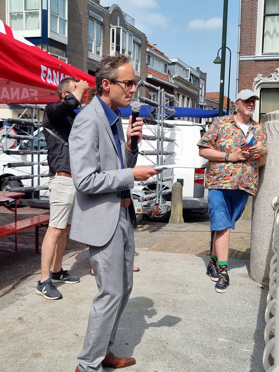 GoudaPeddelt's tweet photo. Wethouder #ThierryVanVught gaf het startschot aan de eerste editie van onze Goudse Peddelmarathon! ⁦#veeldank ⁦@gouda750jaar⁩ ⁦@GemeenteGouda⁩ https://t.co/75q4CBU8Ts