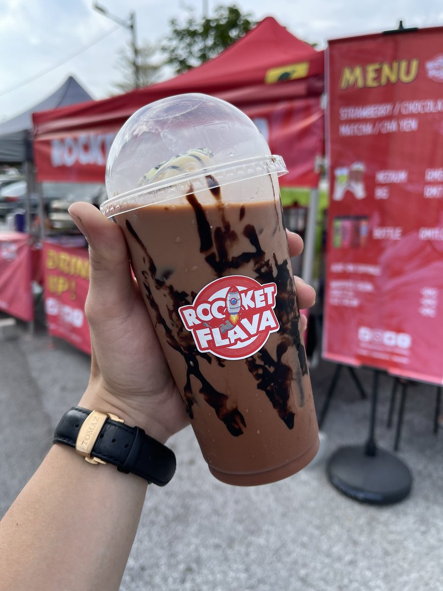 kingarep_'s tweet photo. Salam semua, saya baru buka booth @Rocketflava di padang polo Ipoh. Kami start meniaga pada pukul 3pm - 7pm. Esok siapa yang datang beli kami bagi FREE drizzle. Korang support rt pun dah bersyukur sangat 😄🙏 https://t.co/hpEKmksuy3