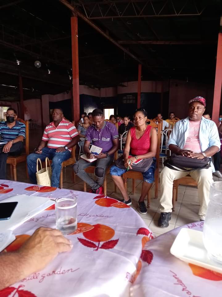MincinCuba's tweet photo. En la jornada de ayer el Grupo Empresarial de Comercio de las Tunas chequeó en el municipio Amancio 📝 las medidas del perfeccionamiento con los administradores y directores de las UEB de ventas de mercancías 
#ComercioCuba #SomosComercio @BetsyDazVelzqu2 @PresidenciaCuba https://t.co/C7aCyFUyqT