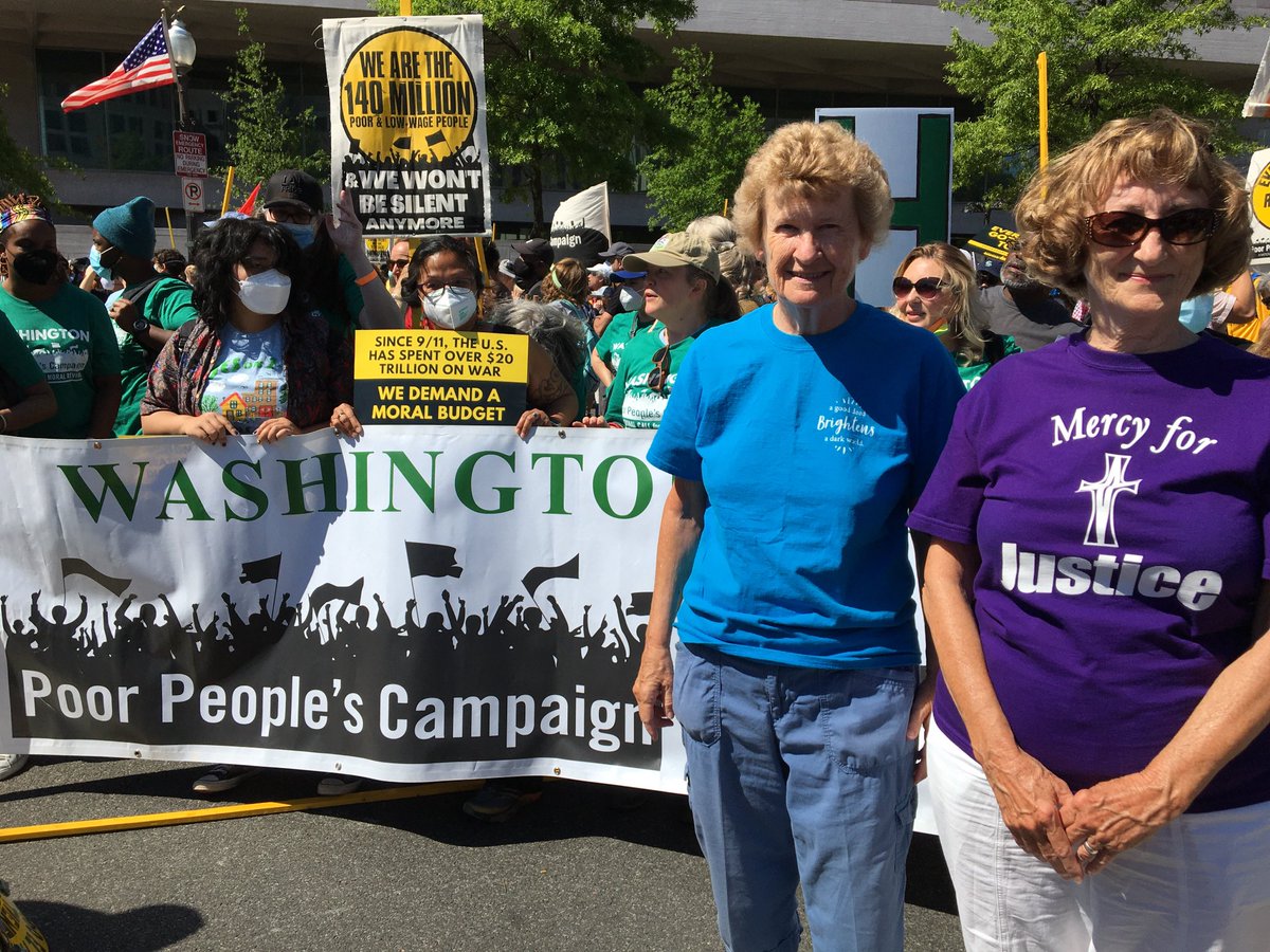 Catholic Sisters March for racial and economic justice #Poor People’s March #dbqpbvms <a href="/CoalitionHN/">Coalition on Human Needs</a> #sisters of mercy
