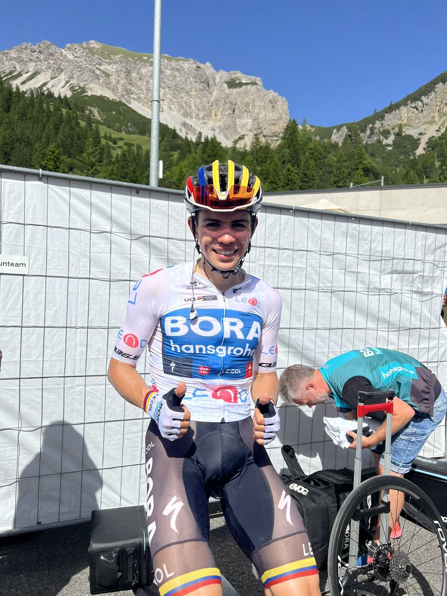 🇨🇭 #tourdesuisse2022 💛 THE NEW YELLOW JERSEY… @HiguitSergio! 💛