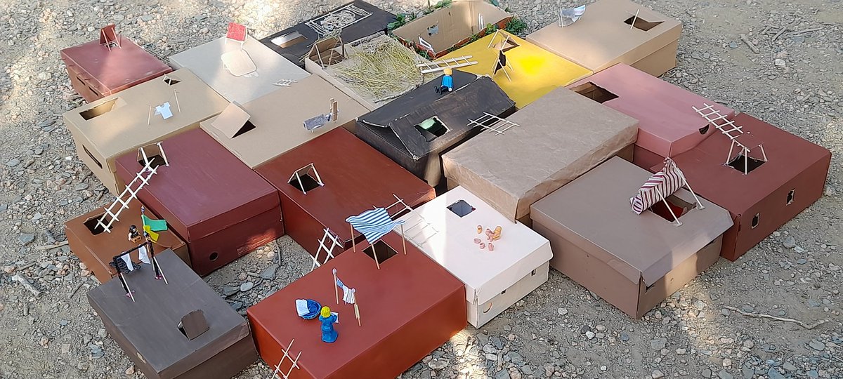 Alumnat de 1r d’ESO ha reconstruït el poblat neolític de Çatal Hüyük a classe de Socials, creant maquetes de les cases d’un dels assentaments urbans més antics de la història. Aquí teniu el resultat! #insjoaquimrubioiors #Socials #SantBoi <a href="/AjSantBoi/">Ajuntament Sant Boi</a> <a href="/SBEducadora/">SB Ciutat Educadora</a>