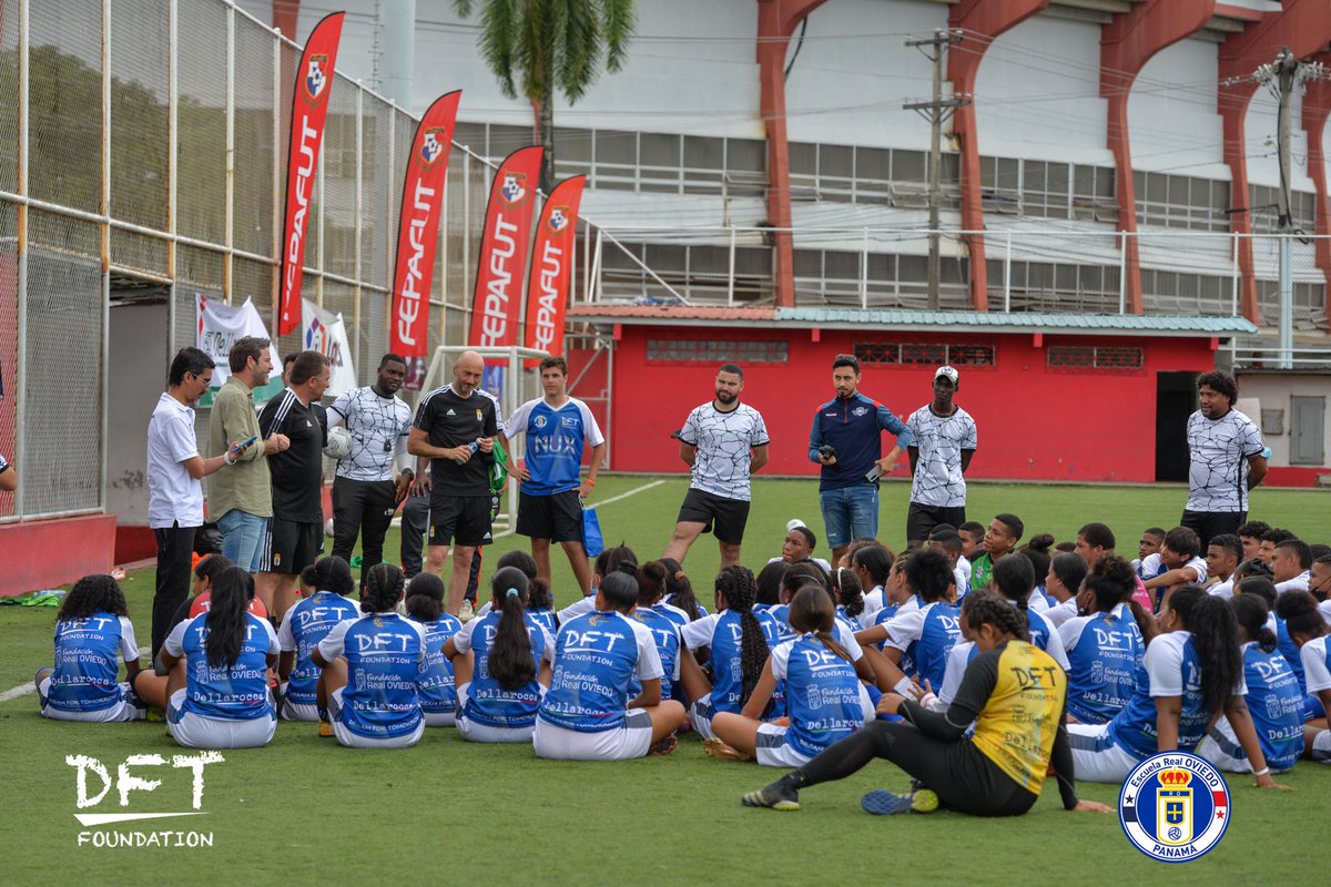 RealOviedo's tweet photo. 🙌🏻 Padrino de lujo para cerrar la primera edición del #CampusRO en Panamá 🔝💙

🇵🇦 Thomas Christiansen, ex-futbolista azul y actual seleccionador de @fepafut, estuvo presente en la actividad veraniega 💪🏻⚽️

#FundaciónRO 
#RealOviedo 🔵⚪️ https://t.co/vZwF3UPxkO