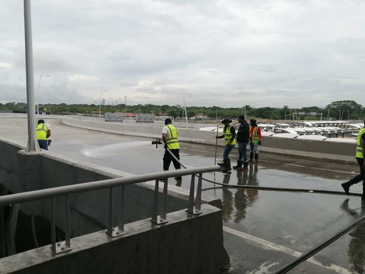 panpacificoaero's tweet photo. Continuamos en la fase de limpieza profunda de la Terminal 2, en preparación a la apertura total el próximo miércoles 22 de junio.
☝🔼🙌😎
#LaPrimeraSonrisaEnRecibirte
#Panamá
#HubDePanamá✈
#TocumenTeCuida🇵🇦 https://t.co/8q08XtfRfA