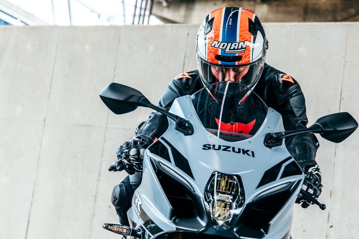 F2N421246's tweet photo. 名前 F2N
性別 男
年齢 25
住    千葉県　出身茨城
車種 GSXR1000R NSF100
趣味 ドライブ、サーフィン
再投稿です！
2022年式GSXR1000Rに乗っています！いろいろな方と交流できればな、と思っております😊よろしくお願いします！
#バイク乗りとして軽く自己紹介 
#バイク好きと繋がりたい 
#gsxr1000r https://t.co/YzIf2qxLdB