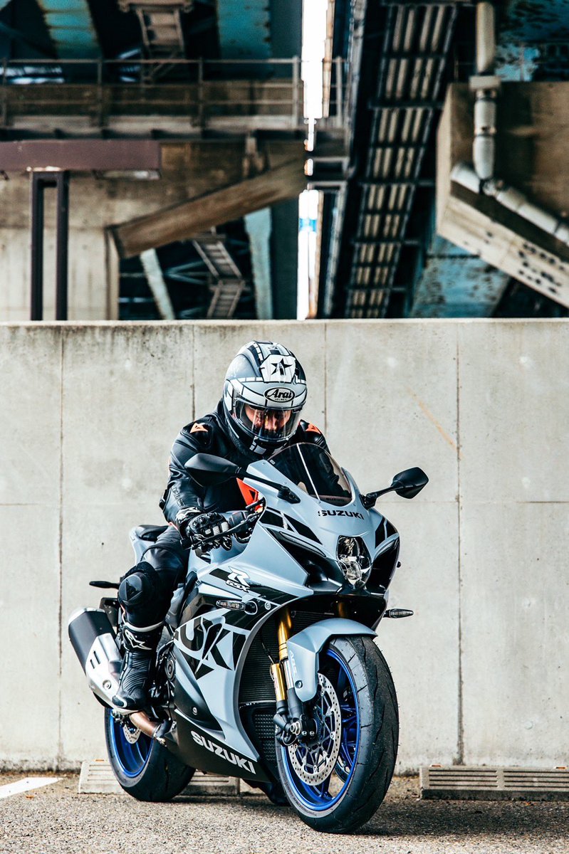 F2N421246's tweet photo. 名前 F2N
性別 男
年齢 25
住    千葉県　出身茨城
車種 GSXR1000R NSF100
趣味 ドライブ、サーフィン
再投稿です！
2022年式GSXR1000Rに乗っています！いろいろな方と交流できればな、と思っております😊よろしくお願いします！
#バイク乗りとして軽く自己紹介 
#バイク好きと繋がりたい 
#gsxr1000r https://t.co/YzIf2qxLdB