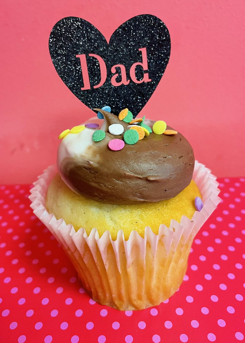 SmallCakesNDH's tweet photo. #DadWantsCupcakes! Today’s specials are #CottonCandy #FathersDay &amp; #StuffedCookie #Cupcakes +17 delicious daily #Cupcake flavors! Order pickup at 404.621.9634 or https://t.co/MTIy7NEtp6! Or get delivery via UberEats GrubHub or DoorDash! https://t.co/bqsrMxBHyf