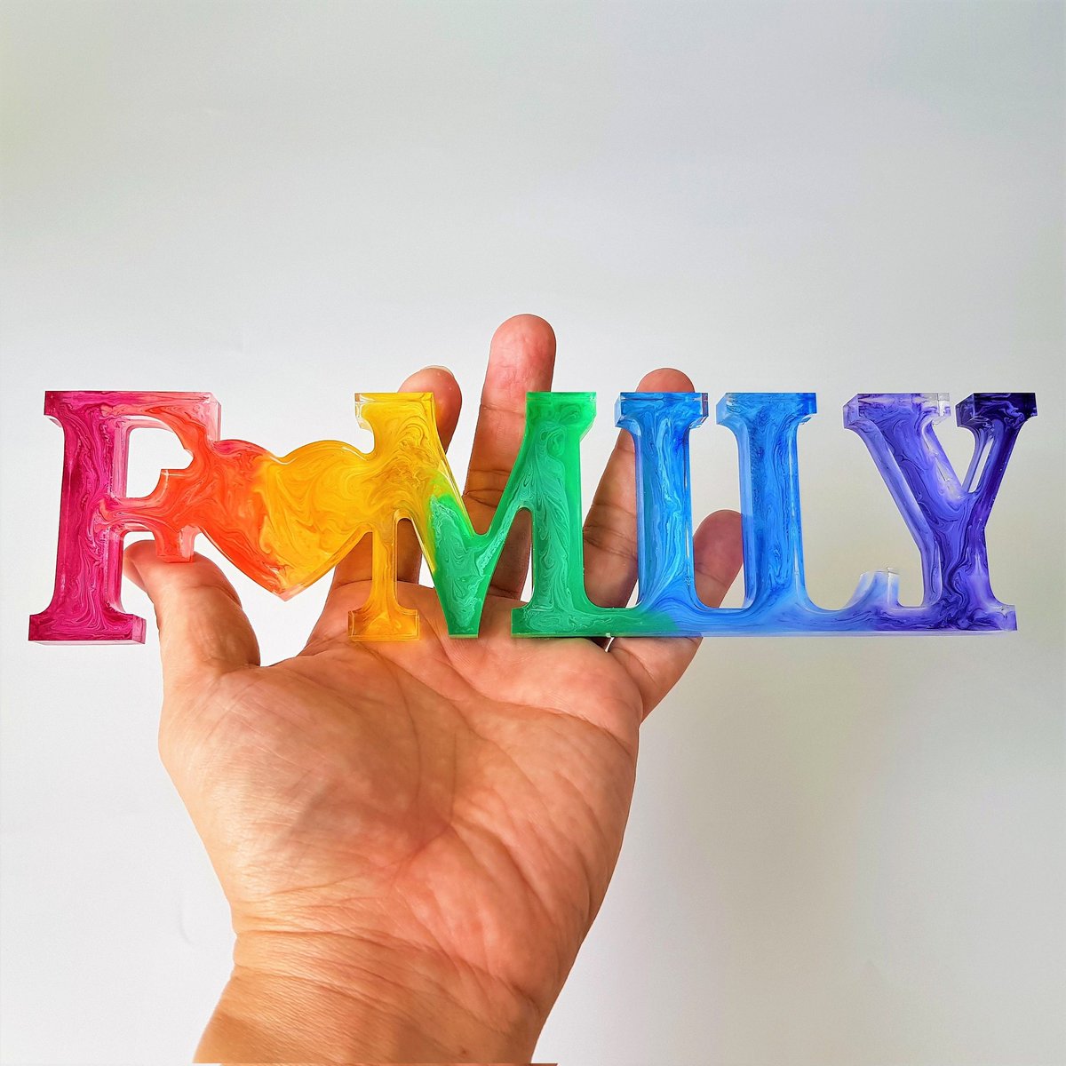 art_kcy's tweet image. Fill yr space/family with fun colors @my #etsy shop: Handmade Resin Family Sign, Birthday Gift, Housewarming Gift, Xmas Gift, Gift For Loved Ones/Friend/MinimalistSpace, Resin Ornament, Home Decorative Sign #handmaderesinsign #freestandingsign etsy.me/3O34bYL