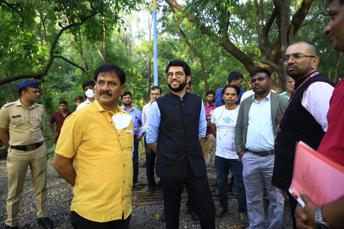 AUThackeray's tweet photo. A couple of months ago, on the follow up of MLA @RavindraWaikar ji, I had promised a concrete road in Aarey Forest, without cutting any trees or damaging the forest. Made a surprise visit today to the on going works and to see wildlife safety measures by @mybmc and @MahaForest https://t.co/pjN1EEglBs