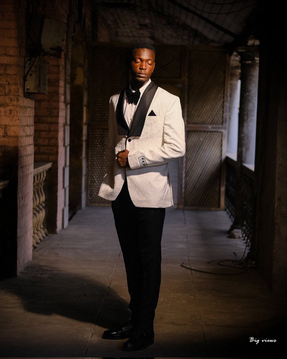 mak_jonsn's tweet photo. The more suits you own, the more  you'd realize the best besuited look a man can achieve comes from a harmony of three details. The fabric the construction and the fittings 

#Tailors #tailor #tailoring #suit #fashionsuit #suiting #suitstyle #peruzzi #quavo #asake #chrisbrown https://t.co/QmxDDetwBP