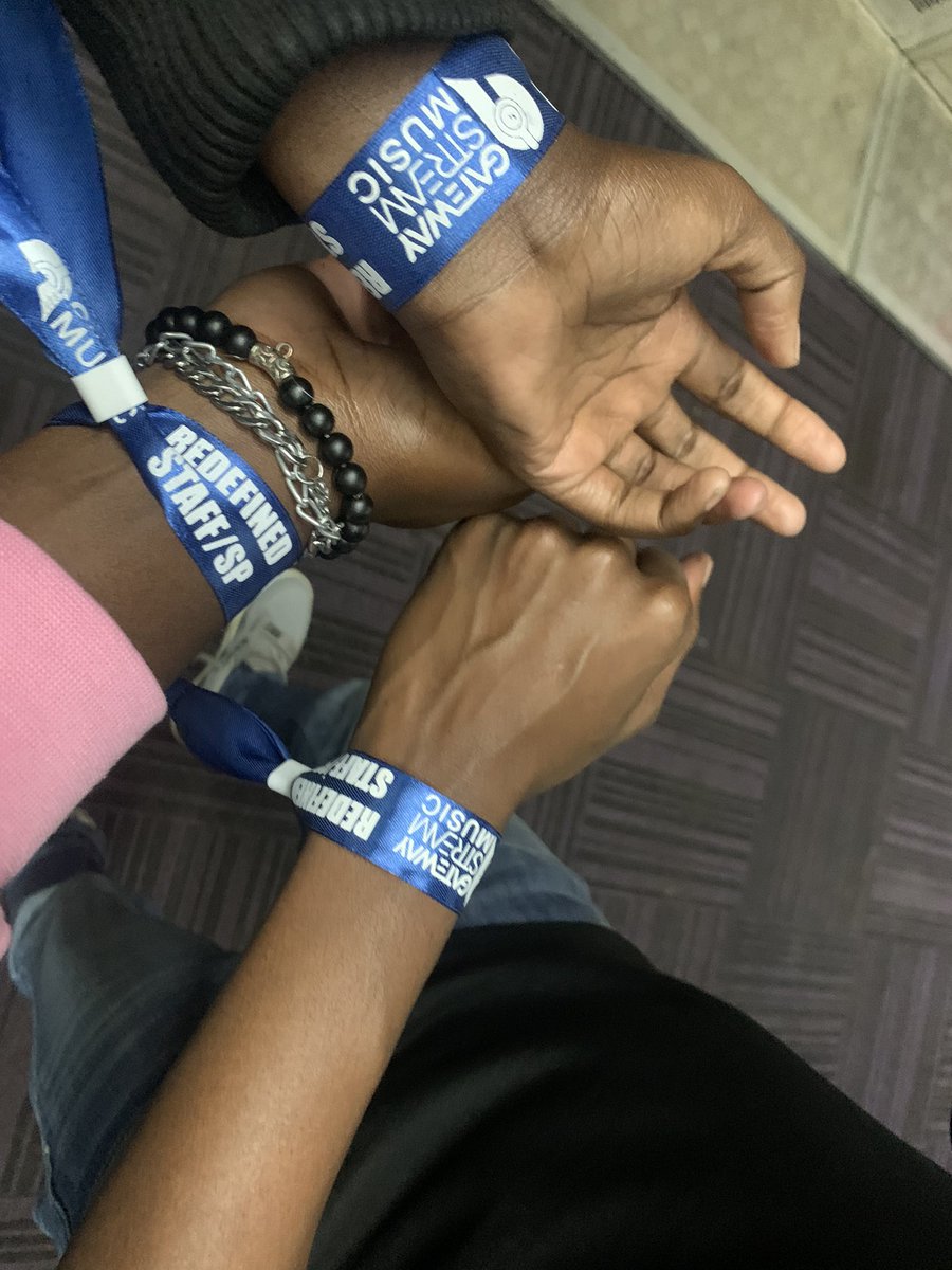eargroundtv's tweet photo. #REDIFINED | earGROUND STAFF !!! at the #filluphicc
#newvoicesamplified #filluphicc #earground https://t.co/gxe2evDQMY