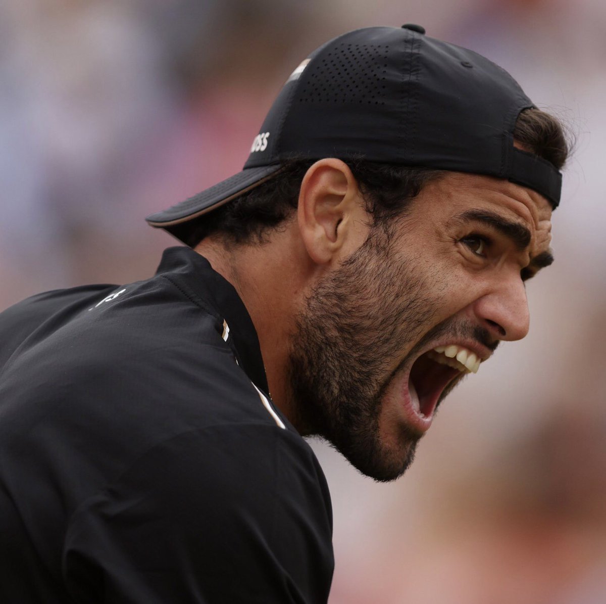 matmosciatti11's tweet photo. Voi, quando guardate le partite di Matteo #Berrettini, avete la sensazione che possa perdere? Io spesso non ce l’ho, e forse è quel che più mi impressiona. Dominante. E di nuovo in finale. Che bravo Matthew 🧨 #cinchChampionships https://t.co/Qj4GtEL2pk