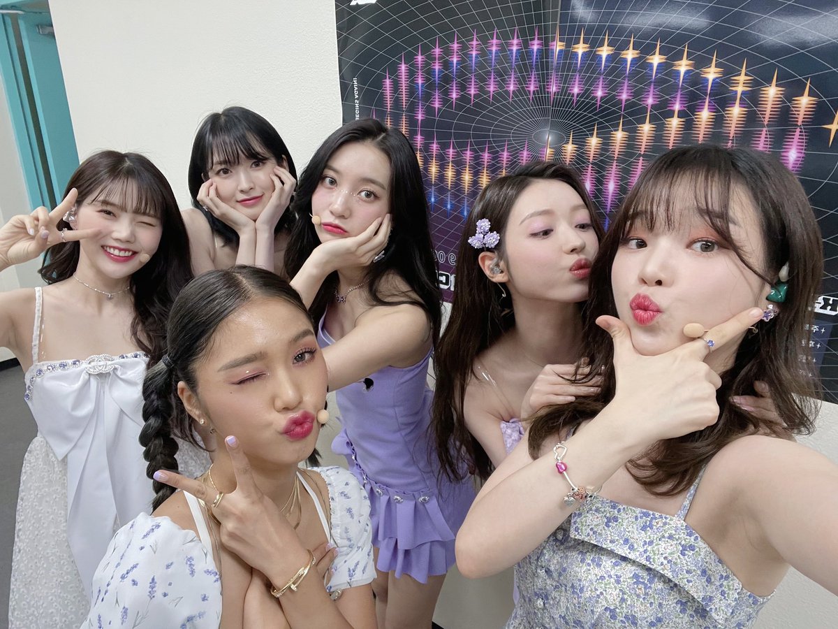 8_OHMYGIRL's tweet photo. [#OhTimes] 220618 드림콘서트 📸

3년 만에 대면으로 돌아온 드림콘서트‼️
오늘도 무대를 잘 끝낼 수 있었던 이유는
크리들의 사랑과 뜨거운 함성 덕분이래요😆❤️‍🔥

#오마이걸 #OHMYGIRL #OMG https://t.co/kw1d2YRj0L