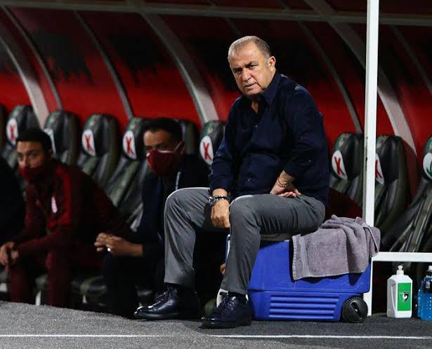 - Son 3 yıldır bu takımın hocası kim ?

- Fatih Terim .

- Kaç kupa kazandık .

- Kocaman bir sıfır .

#FatihTerimİstemiyoruz