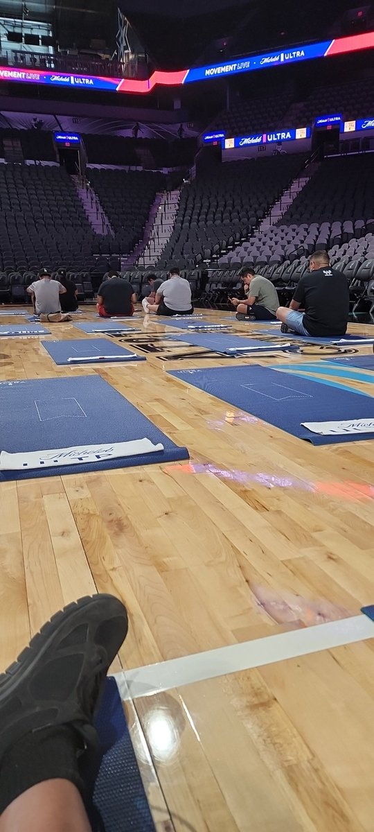ReasonableLove's tweet photo. Early work out with #djquick and the spurs and #Michelobultra https://t.co/R8Pi0eC52c