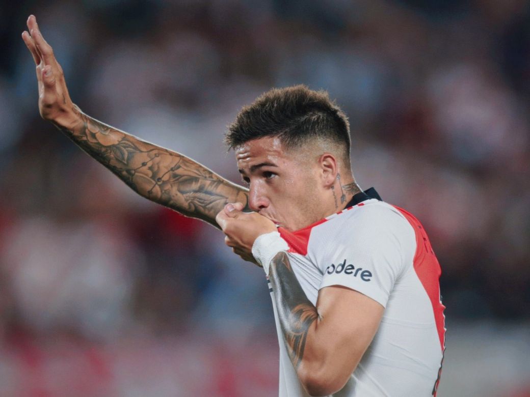 La semana próxima habrá reuniones entre emisarios de Benfica y River Plate, para cerrar el fichaje de Enzo Fernández. El club argentino quiere 20M€ y quedarselo hasta diciembre. <a href="/GerGarciaGrova/">Germán García Grova</a>