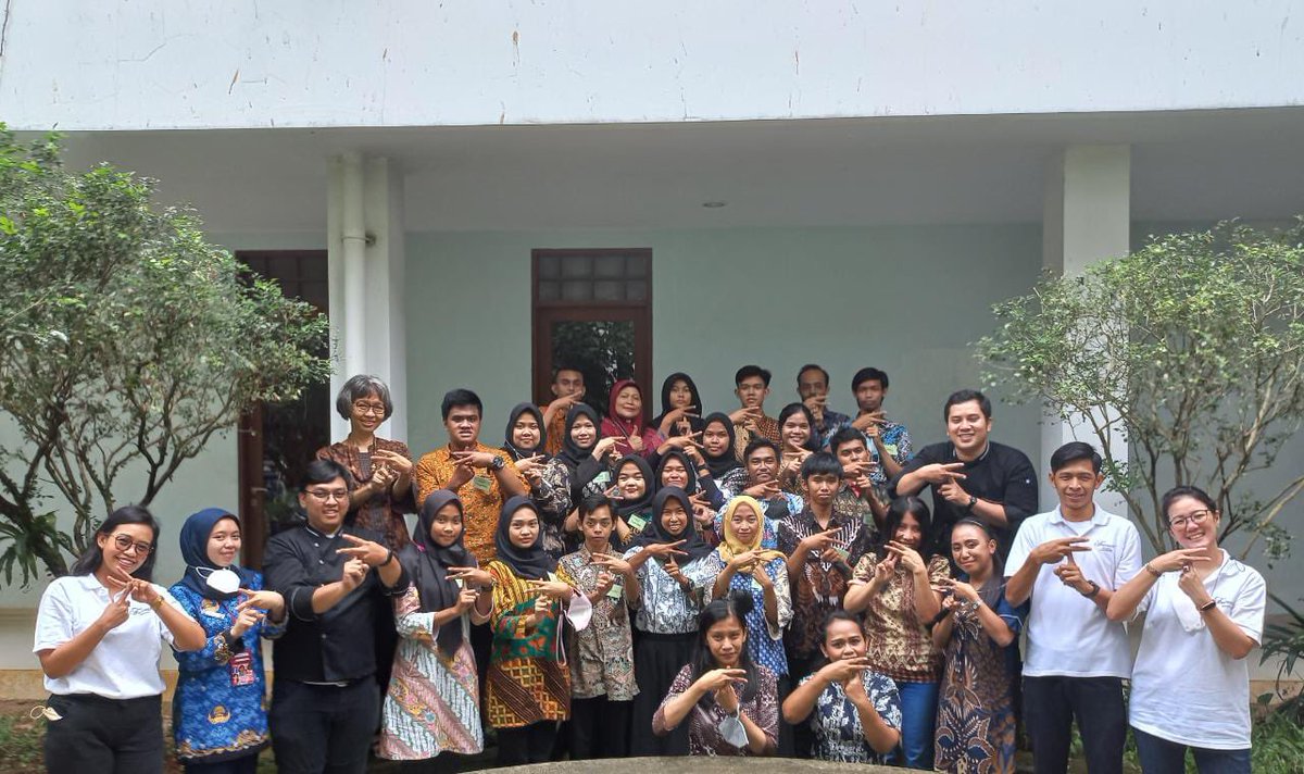 Meet our hearing-impaired colleagues:
1. Ivan, Commis 1 - Culinary
2. Ficky, Laundry Attendant
3. Putra, Commis 2

Collaborating with Yayasan Emmanuel, they shared their experiences at Fairmont to students with hearing impairment.

Accor Diversity &amp; Inclusion Week
#AccorMixItUp