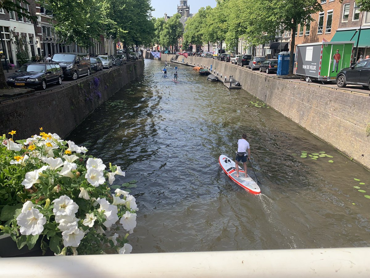 IVerkaaik's tweet photo. Het evenement van @gouda750jaar de tocht over het water van de #Goudse singels, Karnemelksloot, klunen bij Reeuwijks Verlaat, Breevaart en rondje Elfhoevenplas en weer terug naar de binnenstad van #Gouda. Wát een bikkels… veel respect 👌! https://t.co/8aAEZt5261