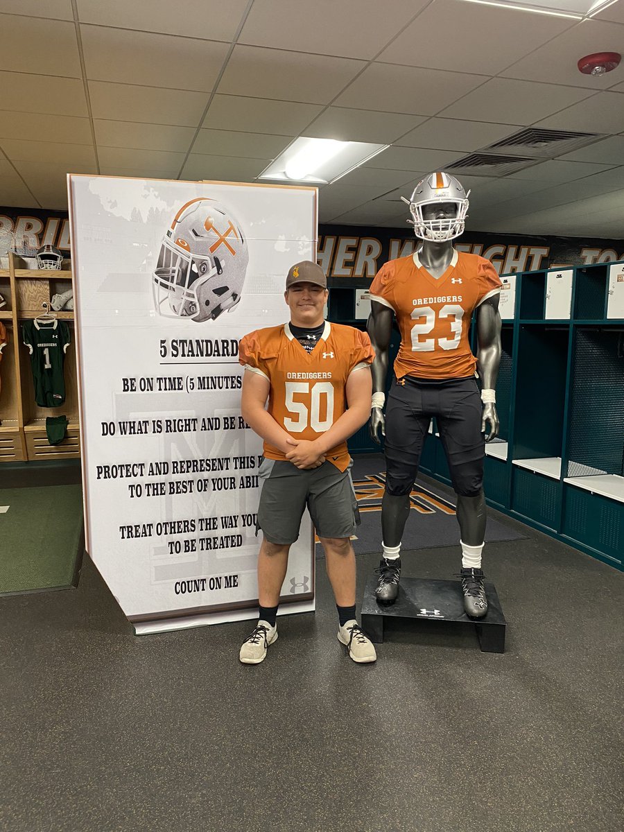 Had a great time at the <a href="/MonTechFootball/">Montana Tech Football</a> Elite Camp yesterday. Thank you @coachdthatcher <a href="/CoachKyleSamson/">Kyle Samson</a> <a href="/CoachMagana/">Coach Magaña</a> <a href="/MTFBCoachSchlee/">Doug Schleeman</a>