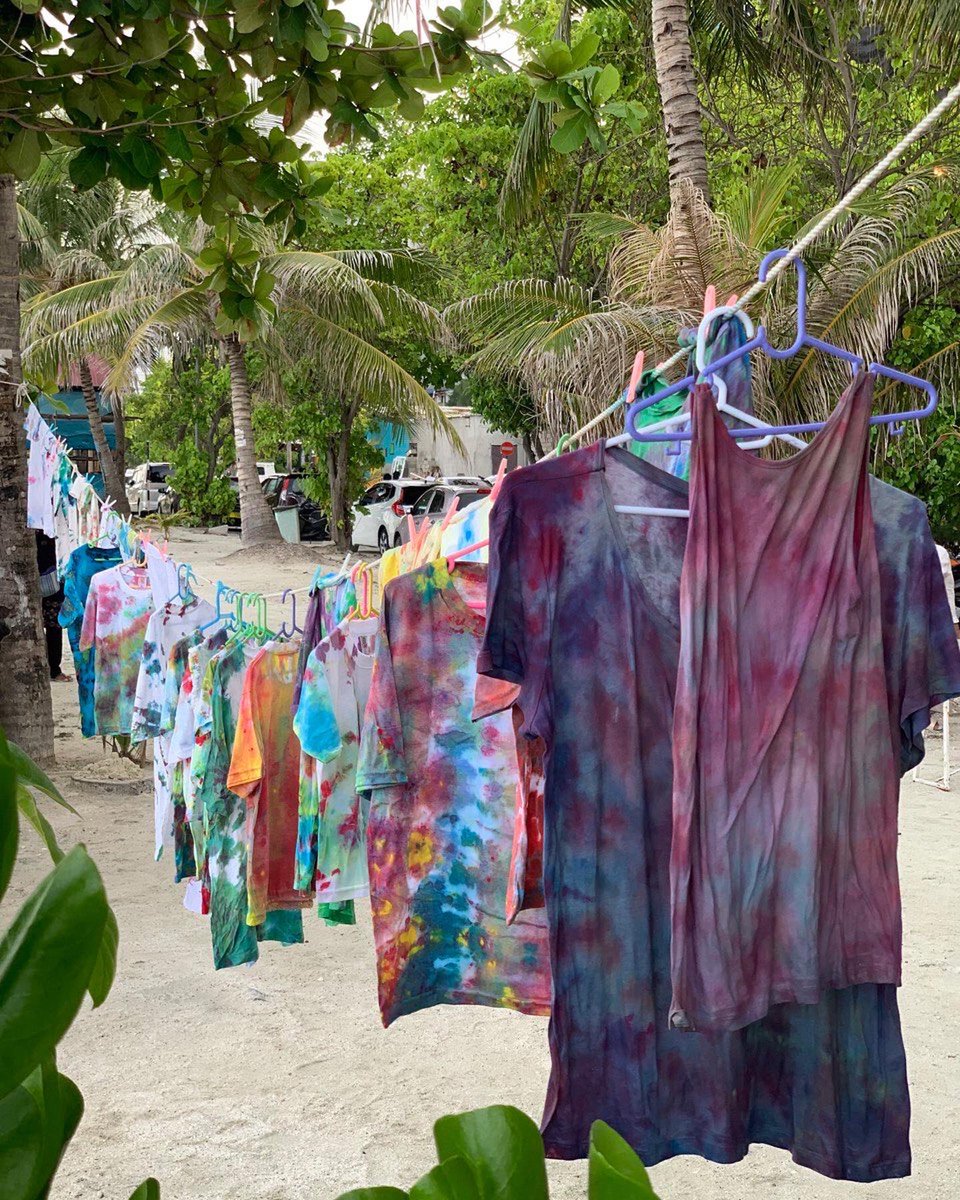 Tie dye with Shifa <a href="/foiygaadiyaa/">FoiyGaadiyaa</a> #worldoceansday celebration in collaboration with <a href="/childrenofmv/">Children of Maldives</a> <a href="/hdcmaldives/">Housing Development Corporation</a> <a href="/MyHulhumalemv/">My Hulhumalé</a> @FuttaruUfaa <a href="/diveclubmv/">diveclubmaldives</a>