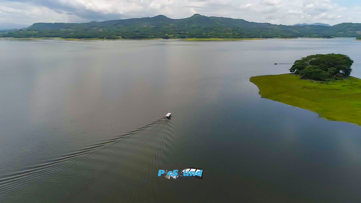 NutriFitnessHV's tweet photo. A bird's eye view of #Suchitoto and #Suchitlan
#ElSalvador Amazing
#Photography #PhotoOfTheDay #LandScapePhotography #DronePhotography #AerialPhoto https://t.co/kJDWy18PoV