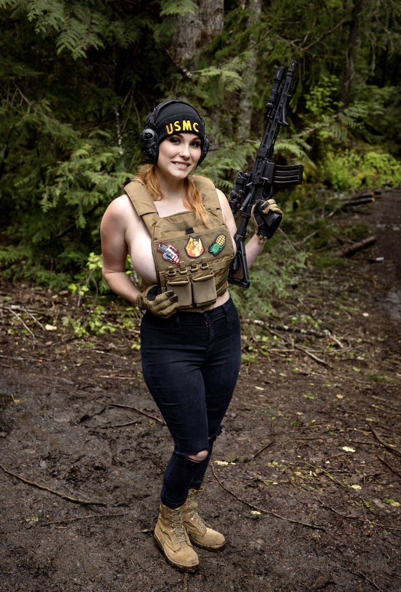 ItsTaylorGunner's tweet photo. We had so much fun at the range 😏

75 RT and I’ll fire this topless 🥰😏 https://t.co/kkbJgWn6uz