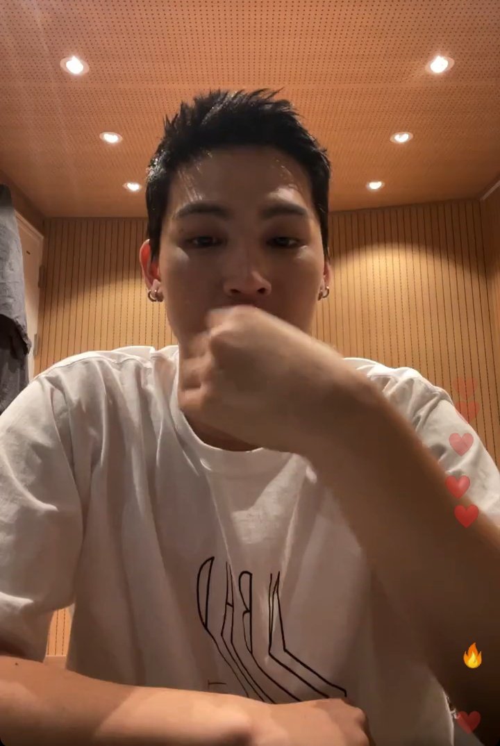 ChompooTi's tweet photo. แม่พี่จบมเค้าหล่อจัง 😭😭😭😭😭😭😭😭😭😭😭
#JAYB @jaybnow_hr #GOT7 https://t.co/r1Au1gDFwk