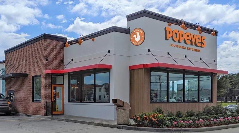 Mgsu22M's tweet photo. Good news for locals, visitors and incoming #MGA college students!

Just in case you have been wondering what has been going on in #Cochran recently, the construction for two new restaurants started this year. The restaurants expected to open in 2022 are Popeye's and Jack's #MGA https://t.co/Y5kx510ckm