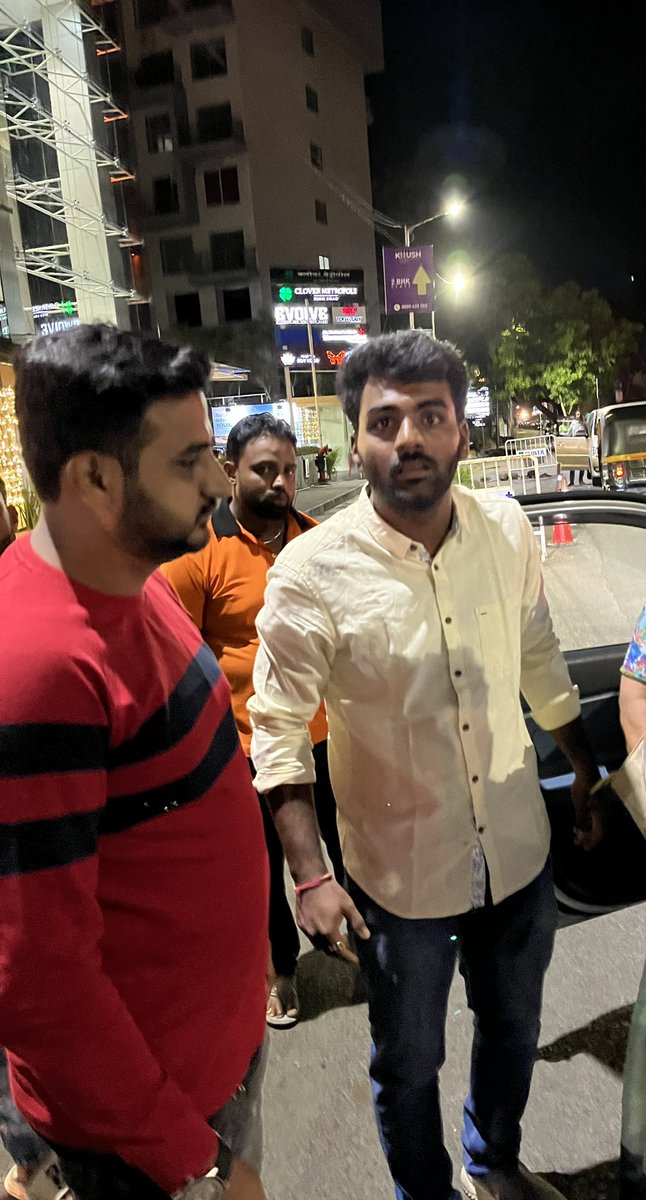 Absolutely ridiculous how this senior citizen auto driver has been treated by a motorist over a traffic scuffle ! The average citizen is just not safe ! <a href="/PuneCityPolice/">पुणे शहर पोलीस</a> <a href="/PunePolice4U/">PunePolice4U</a>