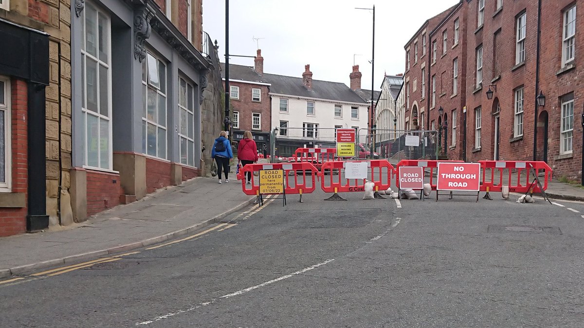 First walk up the now closed-to-through-traffic Churchgate. A much nicer experience without cars whizzing through, and seeing people being able to cross safely from the Church to the market. Well done <a href="/StockportMBC/">Stockport Council</a> 👏 More of this kind of thing, please.
