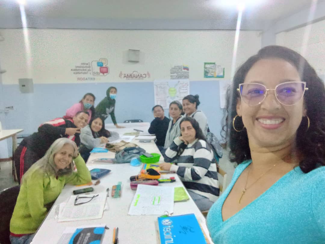 Continuamos la formación docente desde la <a href="/SomosUnem/">SOMOS UNEM</a>
<a href="/utgumiranda/">@utgumiranda</a> Cohorte: 2021
ULGU Simón Bolívar 
Programa: PNF
Eje: Pensamiento Sociocritico 
Doc Isabel Gutiérrez
<a href="/NicolasMaduro/">Nicolás Maduro</a> <a href="/dcabellor/">Diosdado Cabello R</a> <a href="/_LaAvanzadora/">Yelitze Santaella</a>