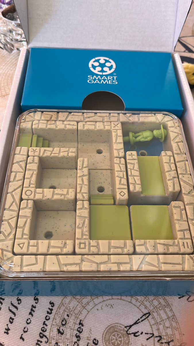 TodoJingles's tweet photo. Acabo de comprar este juego de mesa y es la puta hostia, os hago review en el hilo https://t.co/HjjZOsUM2m