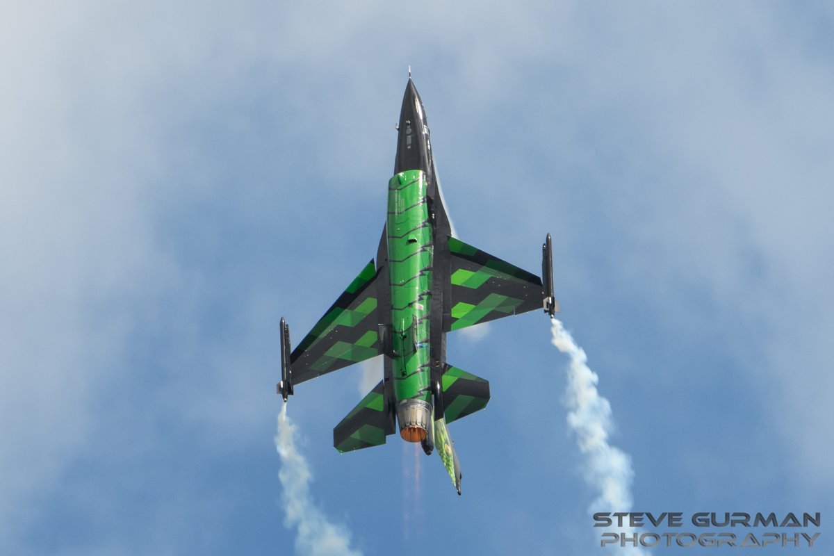 A couple more of the excellent F16 Dream Viper for  #airshowsaturday <a href="/cosfordairshow/">RAF Cosford Air Show</a> <a href="/BAFf16display/">🇧🇪 Belgian Air Force F-16 Solo Display</a>