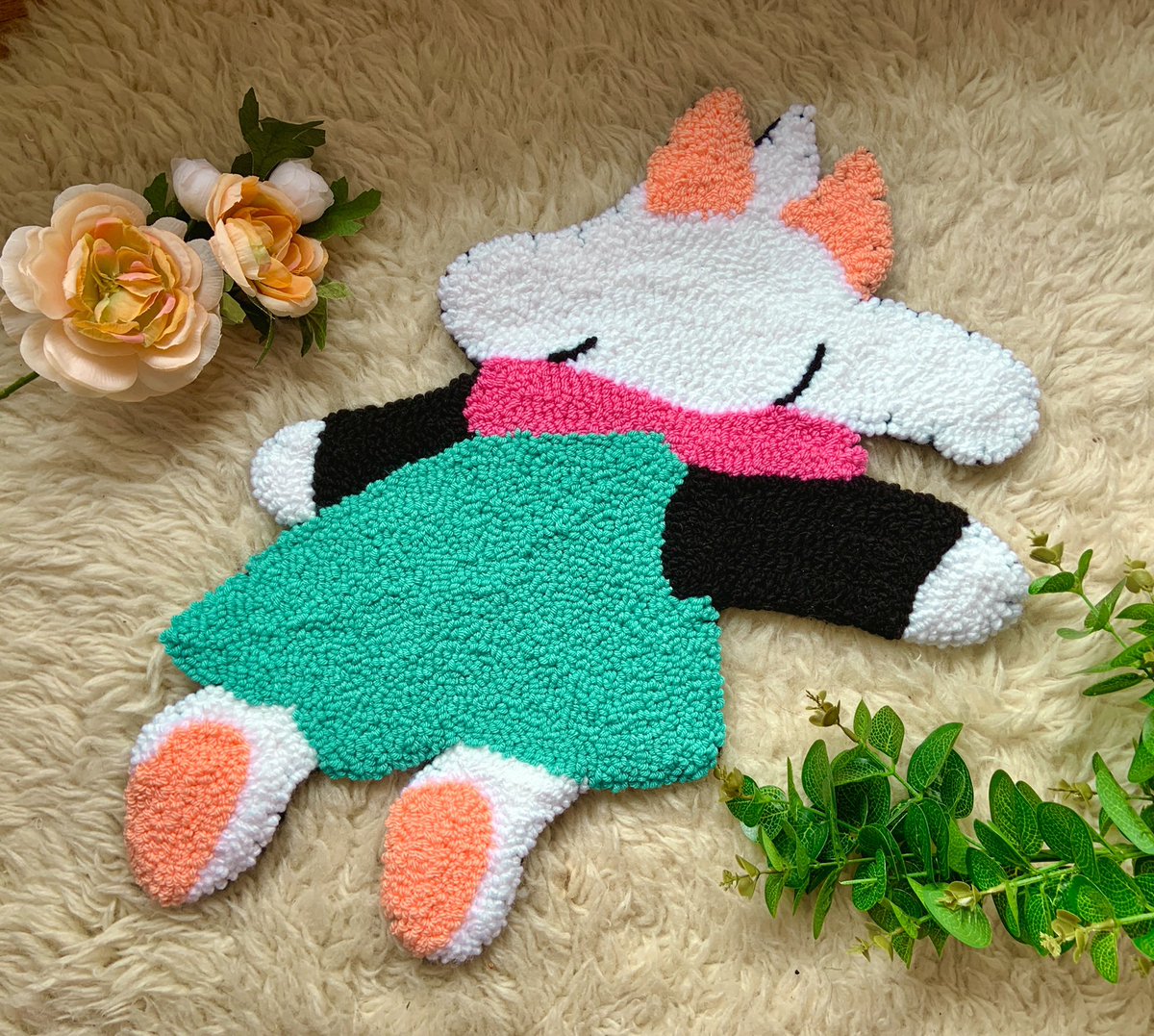 finished this little rug of ralsei from deltarune! 🧶